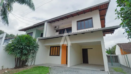 Sobrado com 3 Quartos à venda, 131m² no Costa e Silva, Joinville