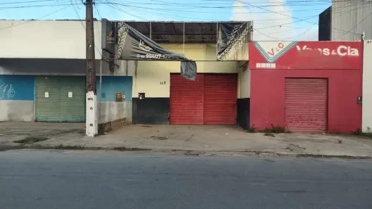 Galpão/Depósito/Armazém à venda, 820m² no Santa Lúcia, Maceió