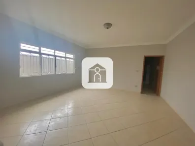Casa com 4 Quartos para alugar, 230m² no Tabajaras, Uberlândia