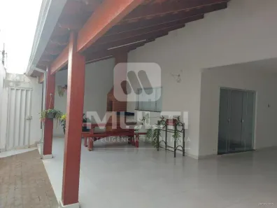Casa com 3 Quartos à venda, 183m² no Jardim Patrícia, Uberlândia