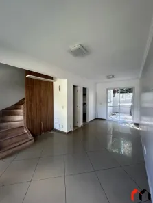 Casa de Condomínio com 3 Quartos para alugar, 220m² no Jardim São Luís, São Paulo