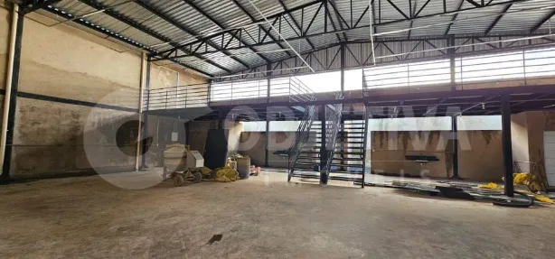 Galpão/Depósito/Armazém para alugar, 433m² no Novo Mundo, Uberlândia