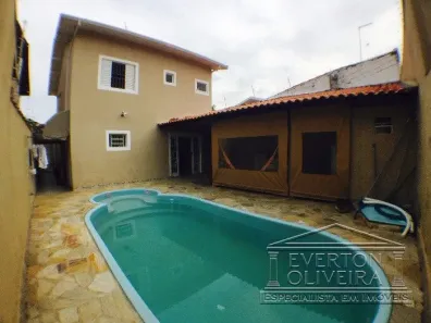 Sobrado com 3 Quartos à venda, 300m² no Jardim Terras de São João, Jacareí