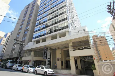 Apartamento com 2 Quartos para alugar, 78m² no Centro, Florianópolis