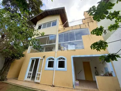 Casa com 3 Quartos para venda ou aluguel, 323m² no Vila Petrópolis, Atibaia