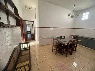 Casa com 4 Quartos à venda, 200m² no Centro, Cravinhos