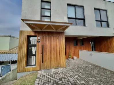Sobrado com 2 Quartos para alugar, 100m² no , Garopaba