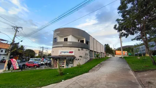 Ponto Comercial para alugar, 94m² no Taquara, Rio de Janeiro