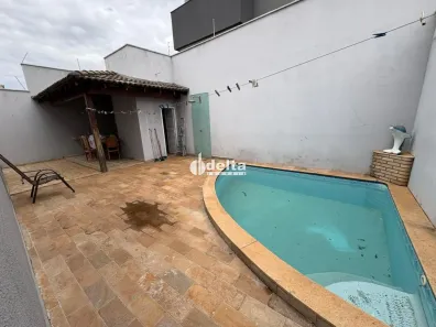 Casa com 3 Quartos para alugar, 224m² no Santa Mônica, Uberlândia