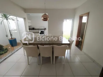 Casa de Condomínio com 3 Quartos para alugar, 170m² no Lagoinha, Uberlândia
