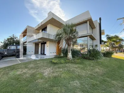 Sobrado com 4 Quartos à venda, 282m² no XANGRI-LÁ, Xangri-Lá