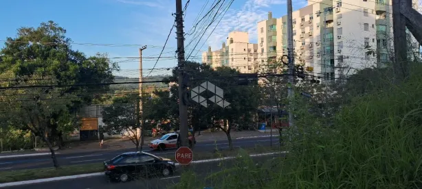 Lote/Terreno à venda, 300m² no Cavalhada, Porto Alegre
