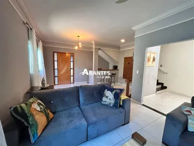 Sobrado com 4 Quartos à venda, 341m² no Segismundo Pereira, Uberlândia