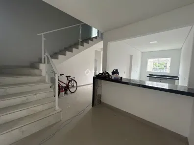 Casa com 3 Quartos para alugar, 77m² no Centro, Bertioga