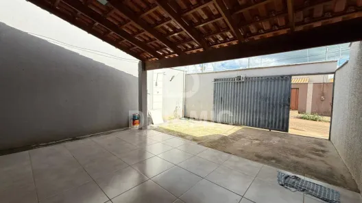 Casa com 2 Quartos para alugar, 75m² no RESIDENCIAL BANDEIRA, Guapó