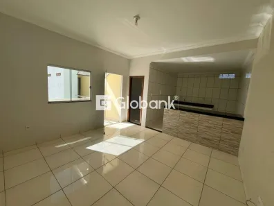 Apartamento com 2 Quartos para alugar, 75m² no Monte Carmelo, Montes Claros