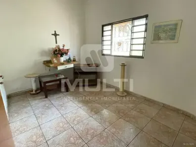 Casa com 3 Quartos à venda, 229m² no Segismundo Pereira, Uberlândia