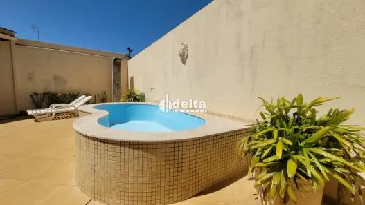 Casa com 3 Quartos à venda, 242m² no Jardim Karaíba, Uberlândia
