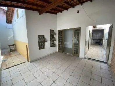 Casa com 3 Quartos para alugar, 70m² no Santa Rosa, Uberlândia