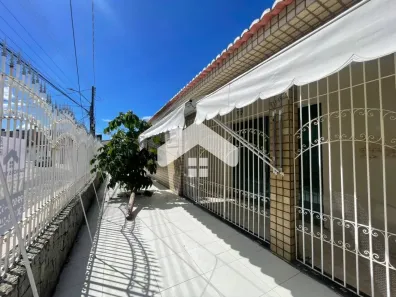 Casa com 4 Quartos à venda, 270m² no Grageru, Aracaju