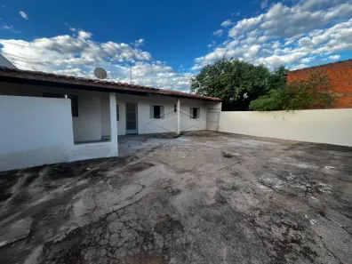 Casa com 2 Quartos para alugar, 80m² no Vila Rocha, Bauru