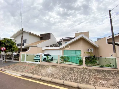Sobrado com 3 Quartos à venda, 325m² no Pacaembu, Cascavel