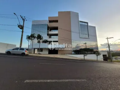 Ponto Comercial à venda, 1400m² no Morada da Colina, Uberlândia