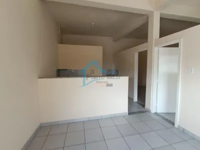 Casa com 2 Quartos para alugar, 75m² no Petrolândia, Contagem