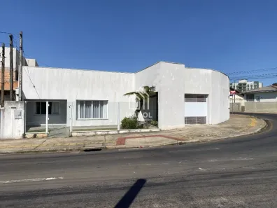 Casa com 4 Quartos à venda, 550m² no Uvaranas, Ponta Grossa