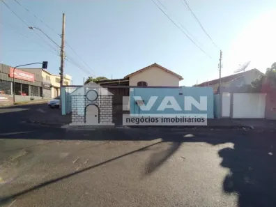 Casa com 2 Quartos para alugar, 70m² no Presidente Roosevelt, Uberlândia