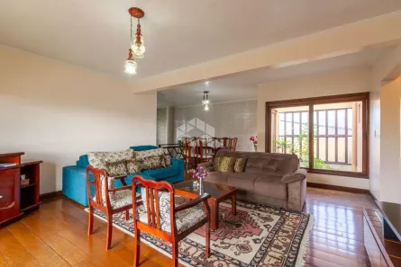 Casa com 4 Quartos à venda, 340m² no Vila Monte Carlo, Cachoeirinha