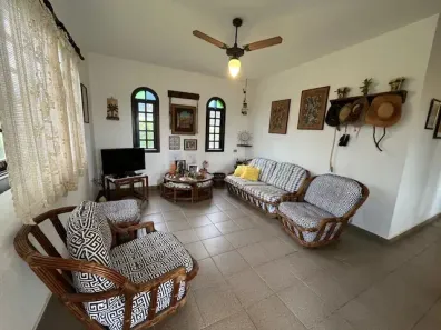 Fazenda/Sítio com 3 Quartos à venda, 155m² no Área Rural de Elias Fausto, Elias Fausto