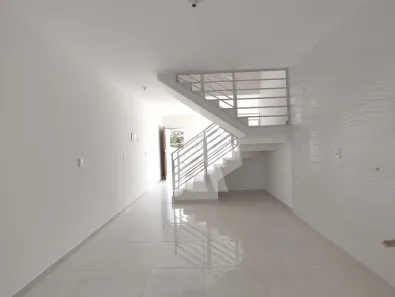 Casa com 2 Quartos para alugar, 71m² no Paranaguamirim, Joinville
