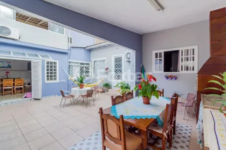 Casa com 4 Quartos à venda, 300m² no Cavalhada, Porto Alegre