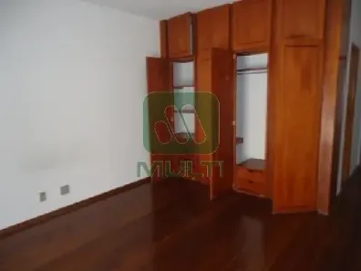 Casa com 3 Quartos à venda, 365m² no Umuarama, Uberlândia