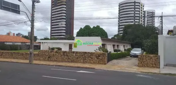 Casa com 4 Quartos para alugar, 700m² no Jóquei, Teresina