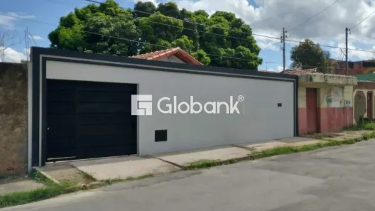 Casa com 3 Quartos para alugar, 90m² no Santa Rita I, Montes Claros