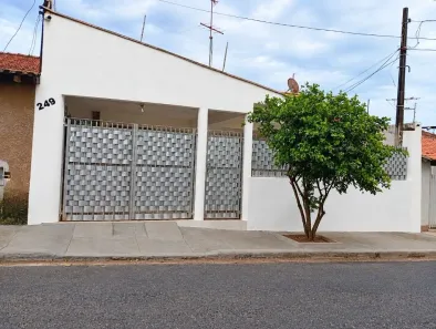 Casa com 3 Quartos à venda, 168m² no Yolanda Opice, Araraquara