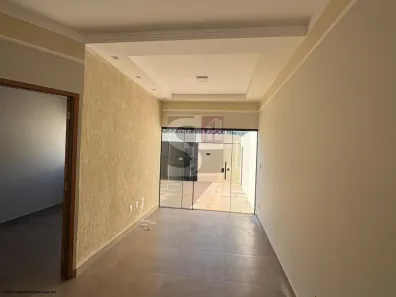 Casa com 2 Quartos à venda, 56m² no Jardim Canaã, Uberlândia