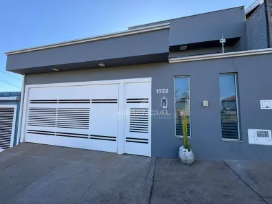 Casa com 3 Quartos para alugar, 200m² no Jardim Ypê, Botucatu