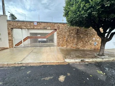 Casa com 3 Quartos para alugar, 188m² no Vila Harmonia, Araraquara