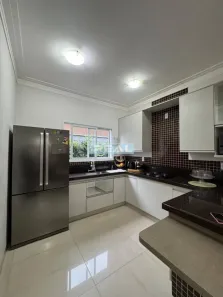 Casa de Condomínio com 3 Quartos para alugar, 225m² no Morumbi, Paulínia