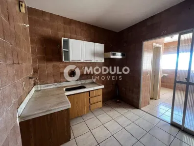 Apartamento com 3 Quartos para alugar, 120m² no Centro, Uberlândia