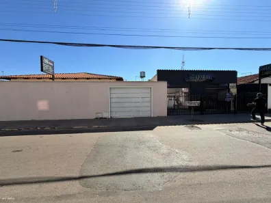 Casa com 3 Quartos à venda, 360m² no Setor Central, Aparecida de Goiânia