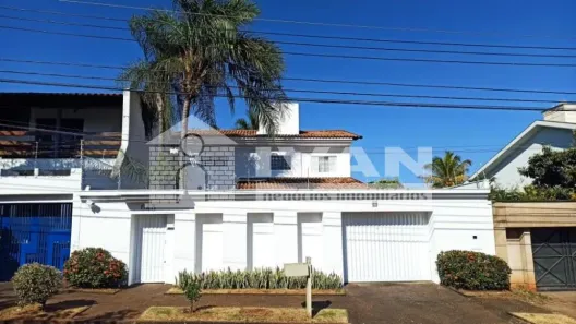 Casa com 3 Quartos para alugar, 350m² no Morada da Colina, Uberlândia
