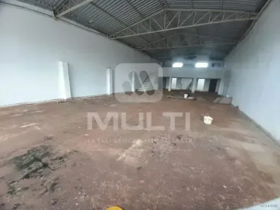 Casa com 1 Quarto para alugar, 180m² no Bom Jesus, Uberlândia