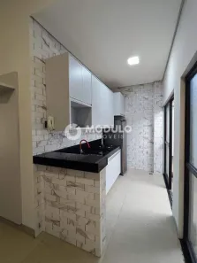 Apartamento com 3 Quartos para alugar, 75m² no Umuarama, Uberlândia