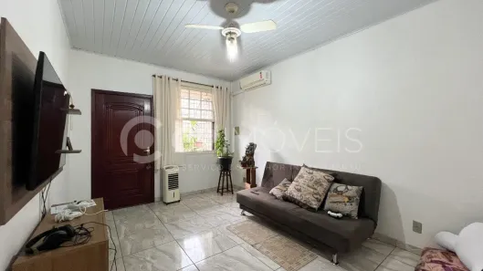 Casa com 2 Quartos à venda, 184m² no Passo da Areia, Porto Alegre