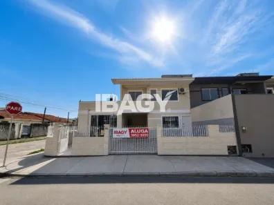 Casa com 2 Quartos para alugar, 82m² no Forquilhas, São José