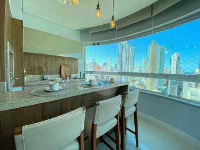 Apartamento com 3 Quartos para alugar, 130m² no Centro, Balneário Camboriú